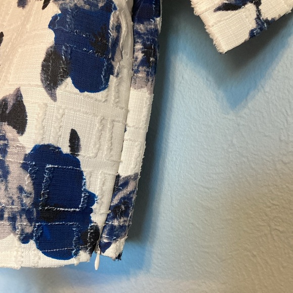 Gracia Womens Size S Blue White Floral Cropped Boxy Short Sleeve Zipper Blouse - Picture 4 of 12